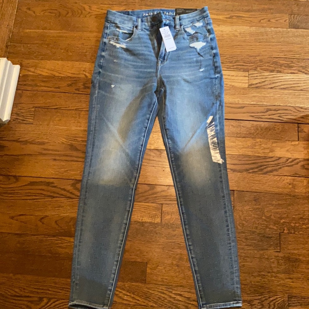 NWT AE Dream Jean destructed Size 28 curvy skinny